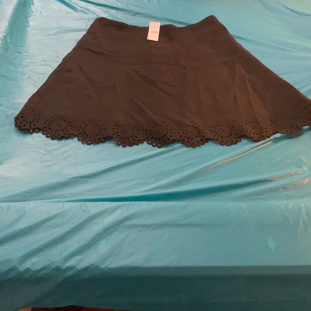NWT Loft Skirt in Black. Size 4.
